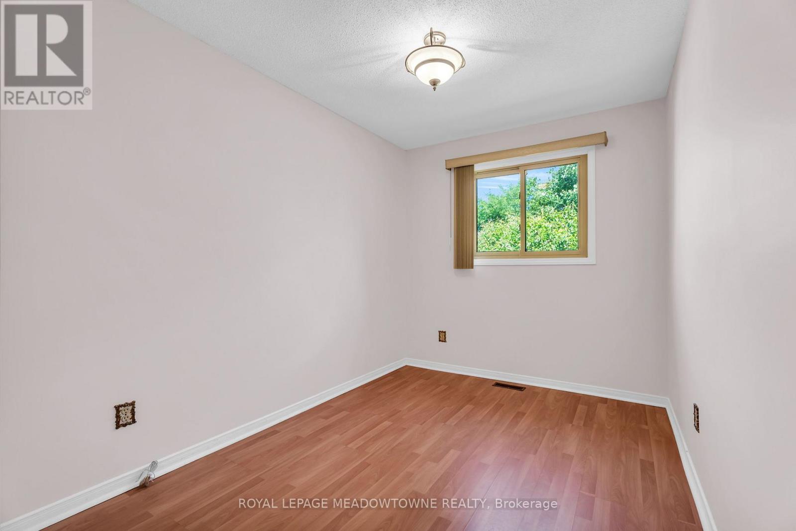 












100 MARTINDALE CRESCENT

,
Brampton,




Ontario
L6X2V1

