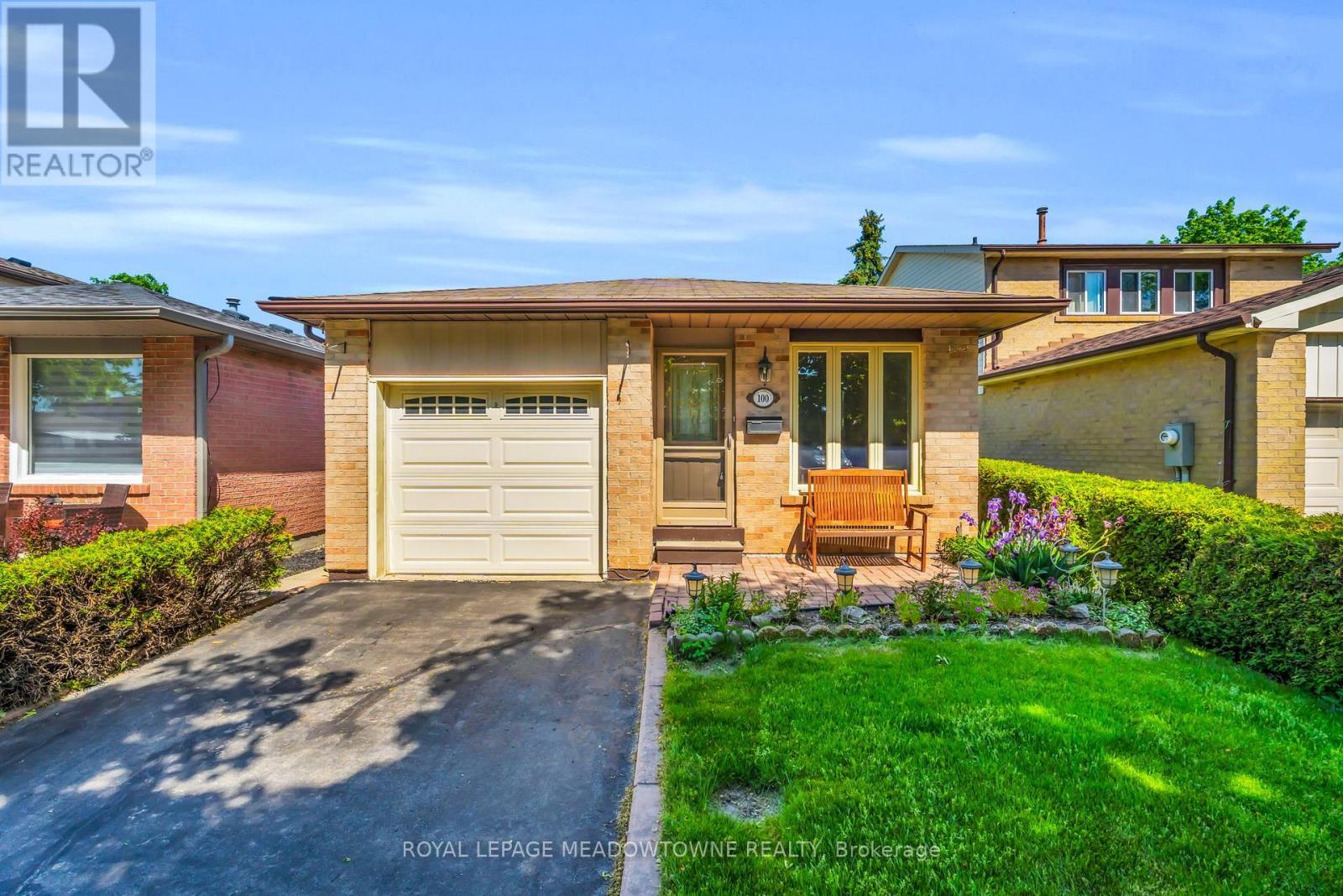 












100 MARTINDALE CRESCENT

,
Brampton,




Ontario
L6X2V1

