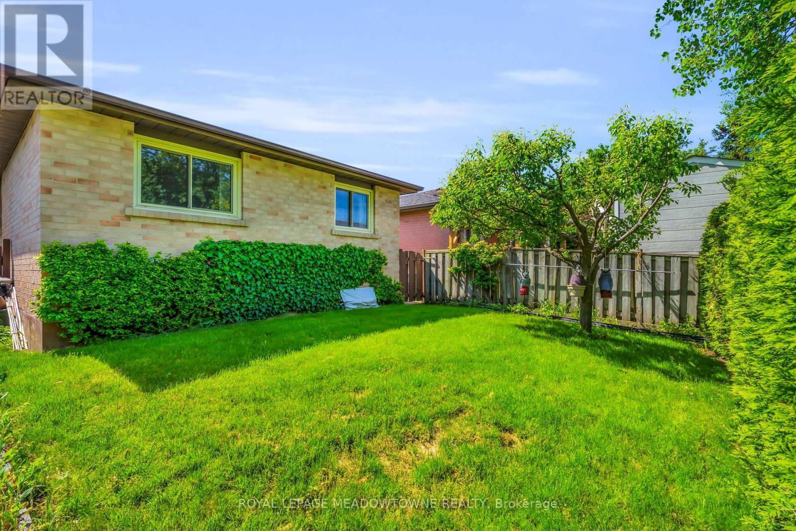 












100 MARTINDALE CRESCENT

,
Brampton,




Ontario
L6X2V1

