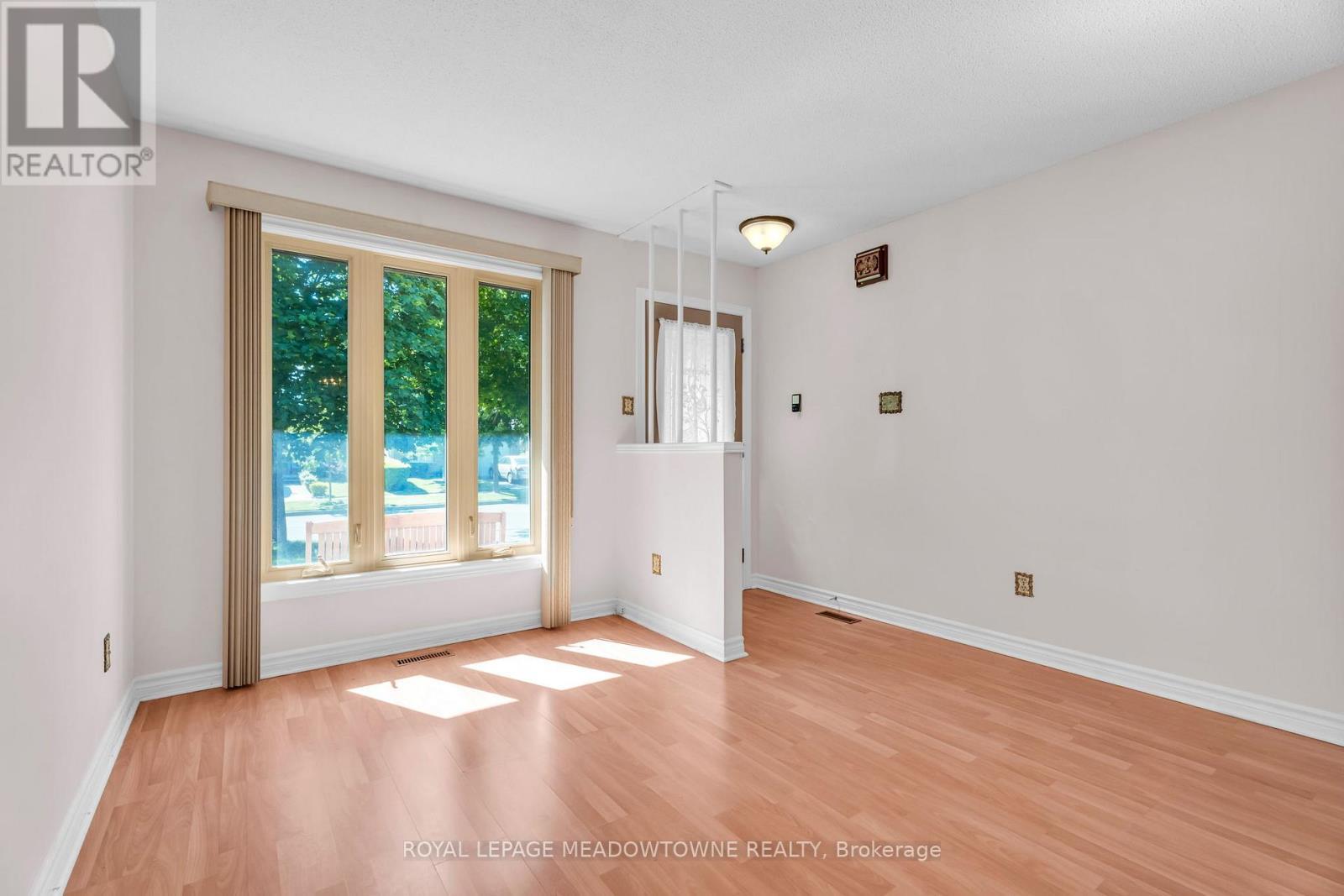 












100 MARTINDALE CRESCENT

,
Brampton,




Ontario
L6X2V1

