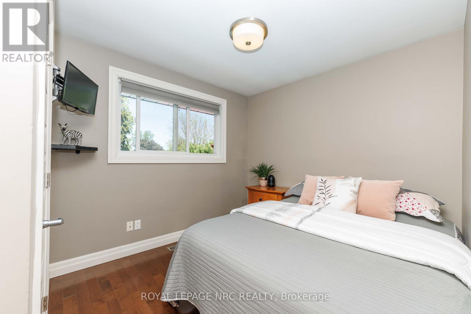 












7 STEPHEN STREET

,
St. Catharines (Lakeport),




Ontario
L2N6S4

