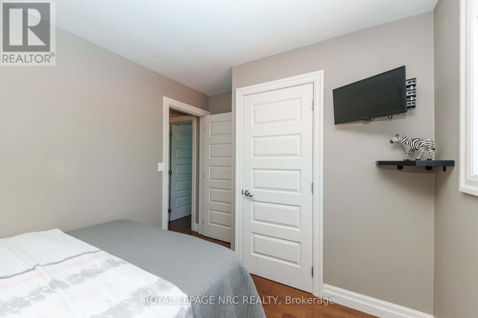 












7 STEPHEN STREET

,
St. Catharines (Lakeport),




Ontario
L2N6S4

