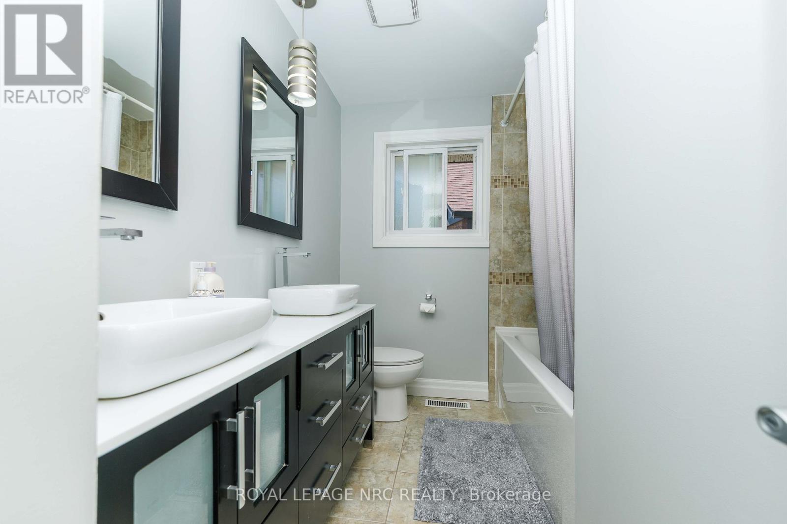 












7 STEPHEN STREET

,
St. Catharines (Lakeport),




Ontario
L2N6S4

