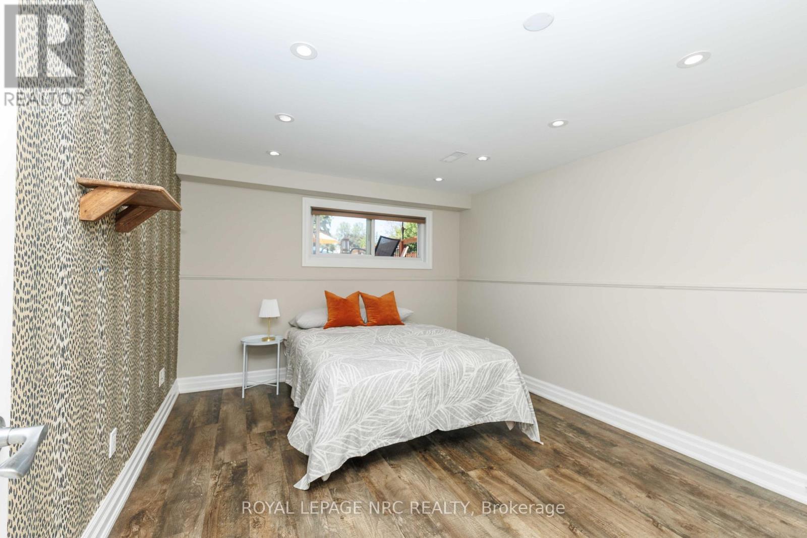 












7 STEPHEN STREET

,
St. Catharines (Lakeport),




Ontario
L2N6S4

