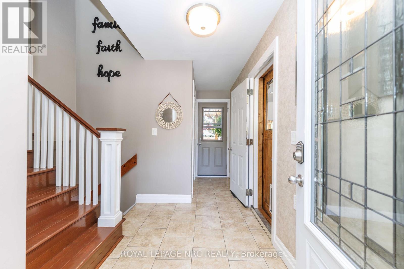 












7 STEPHEN STREET

,
St. Catharines (Lakeport),




Ontario
L2N6S4

