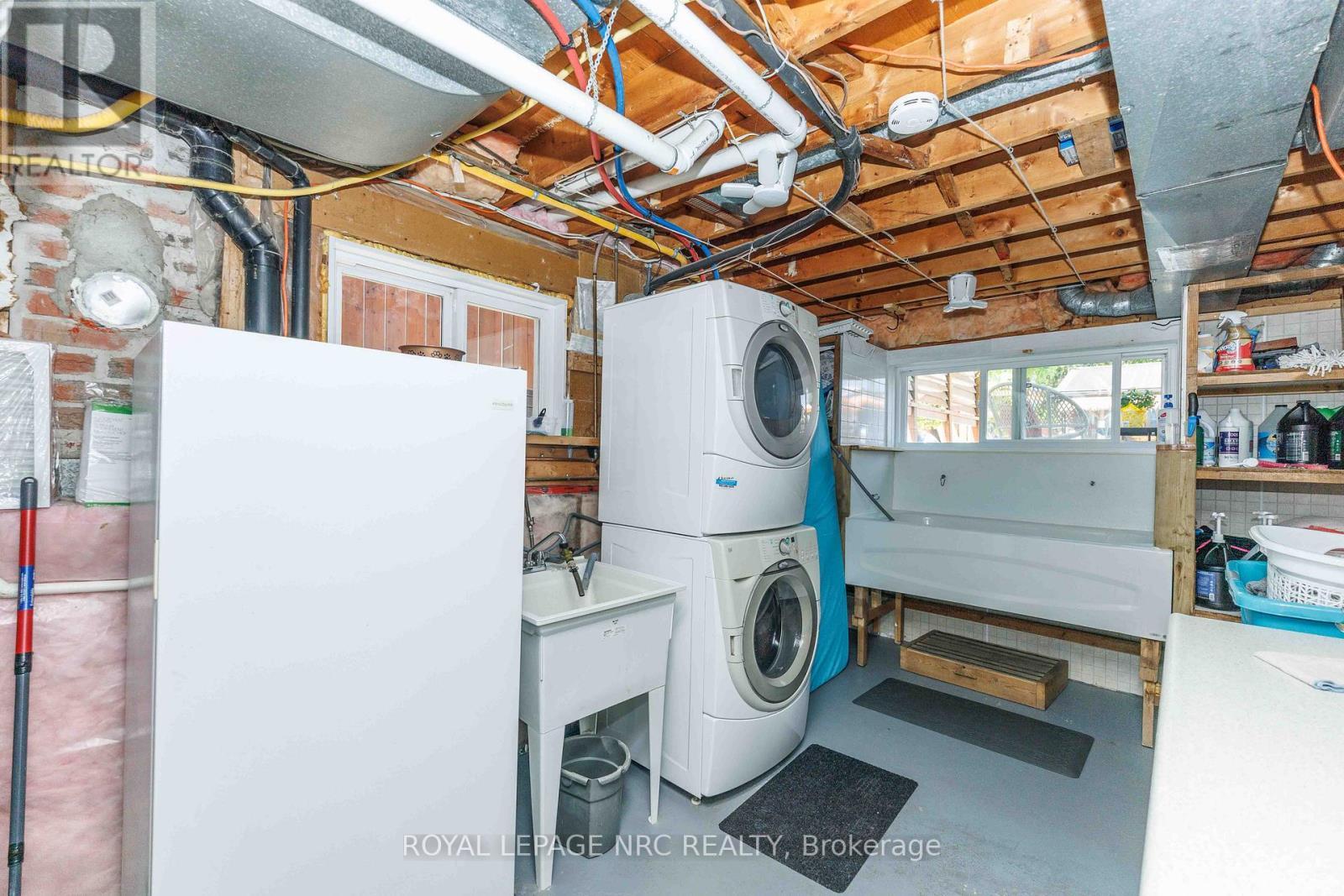 












7 STEPHEN STREET

,
St. Catharines (Lakeport),




Ontario
L2N6S4

