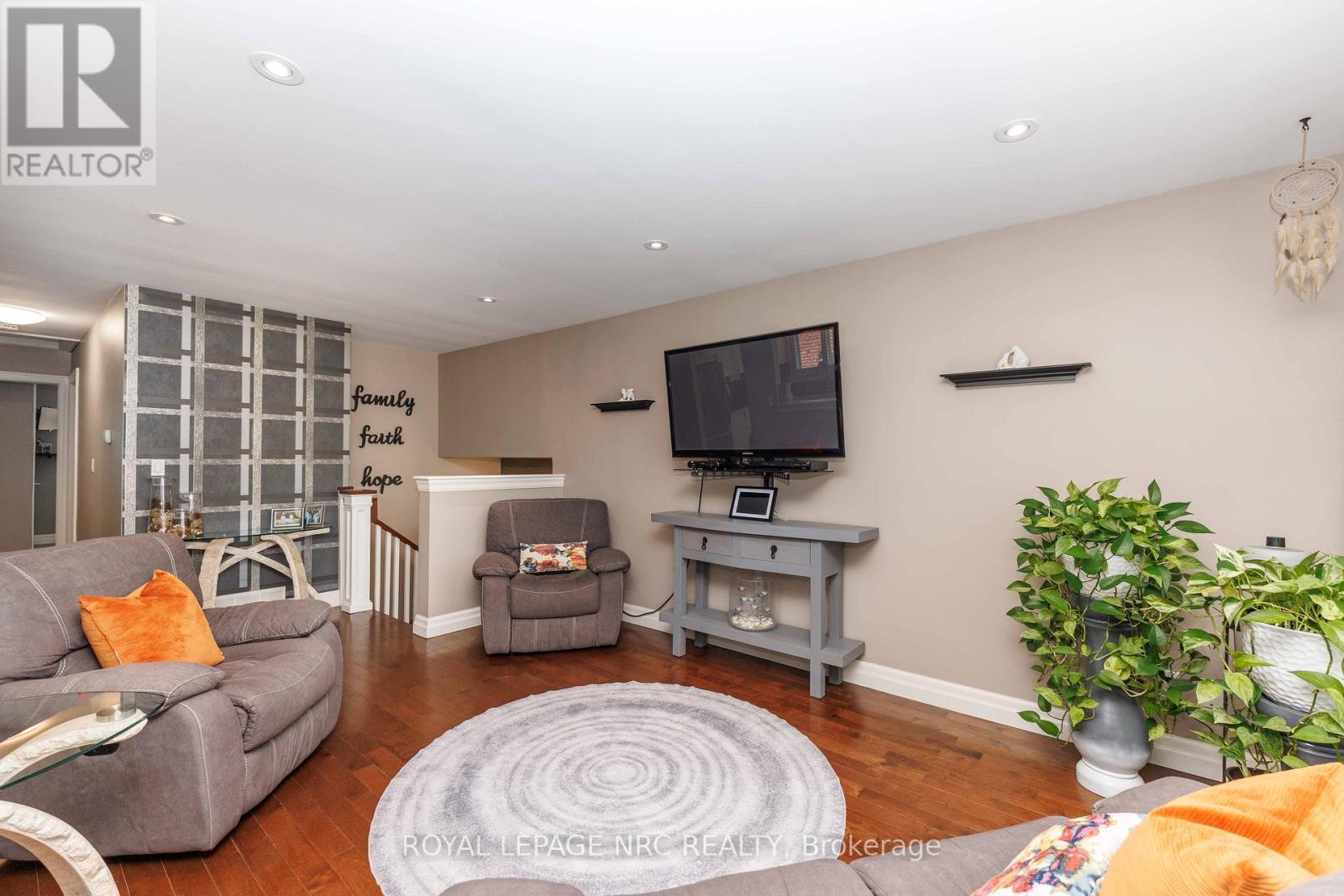 












7 STEPHEN STREET

,
St. Catharines (Lakeport),




Ontario
L2N6S4


