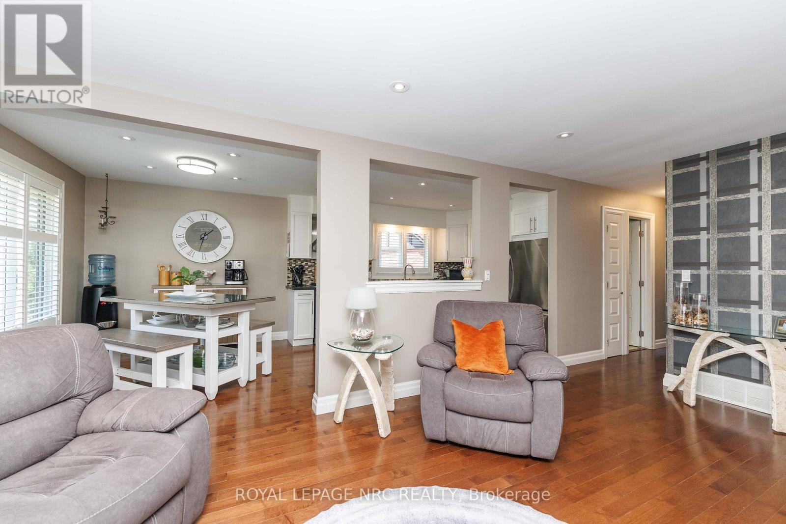 












7 STEPHEN STREET

,
St. Catharines (Lakeport),




Ontario
L2N6S4


