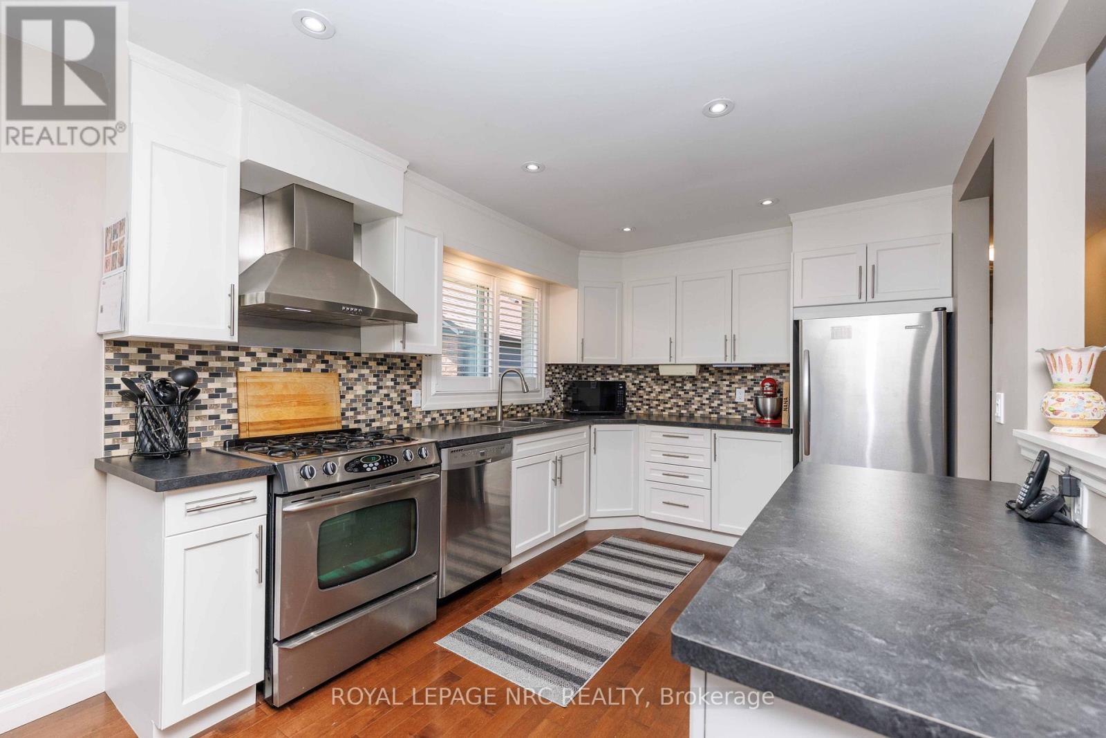 












7 STEPHEN STREET

,
St. Catharines (Lakeport),




Ontario
L2N6S4

