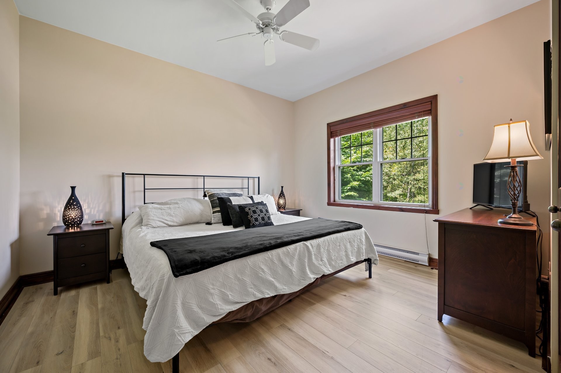 









300


Rue du Mont-Plaisant

, 10,
Mont-Tremblant,




QC
J8E1L2

