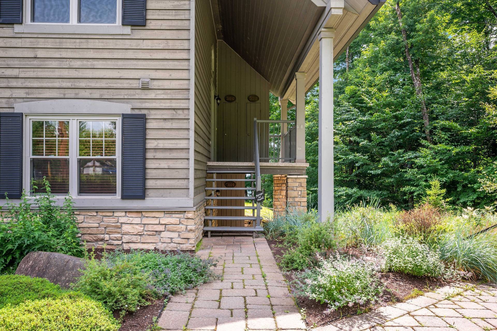 









300


Rue du Mont-Plaisant

, 10,
Mont-Tremblant,




QC
J8E1L2

