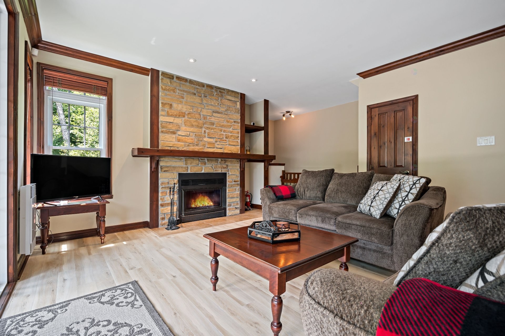 









300


Rue du Mont-Plaisant

, 10,
Mont-Tremblant,




QC
J8E1L2

