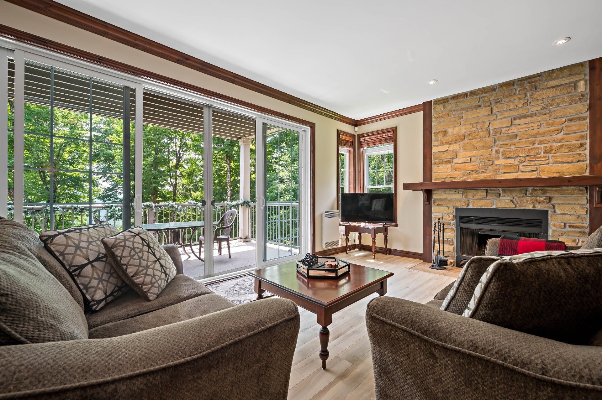 









300


Rue du Mont-Plaisant

, 10,
Mont-Tremblant,




QC
J8E1L2

