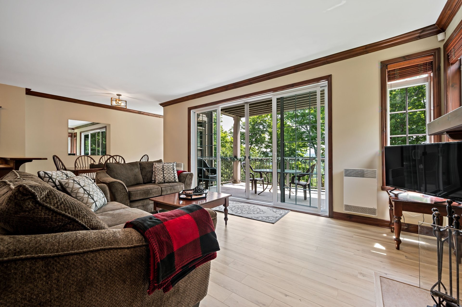 









300


Rue du Mont-Plaisant

, 10,
Mont-Tremblant,




QC
J8E1L2

