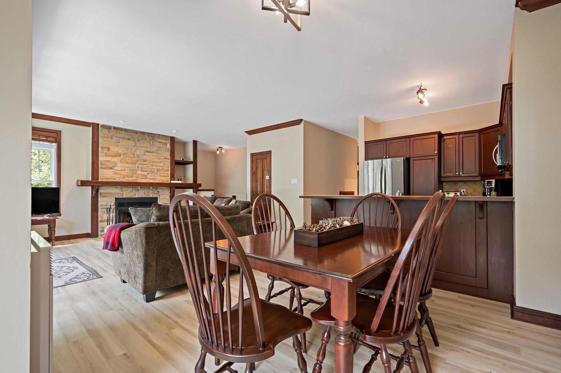 









300


Rue du Mont-Plaisant

, 10,
Mont-Tremblant,




QC
J8E1L2

