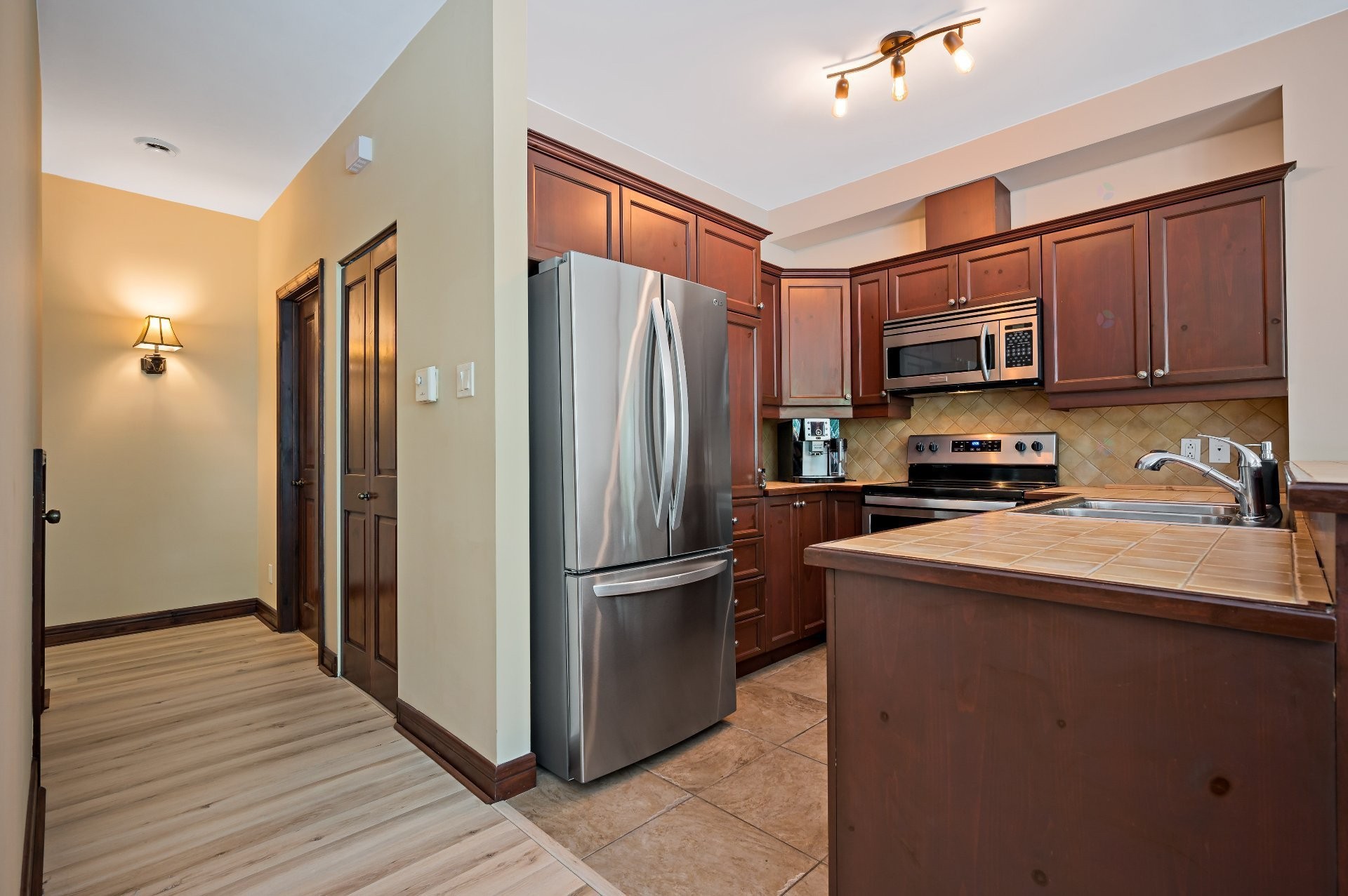 









300


Rue du Mont-Plaisant

, 10,
Mont-Tremblant,




QC
J8E1L2

