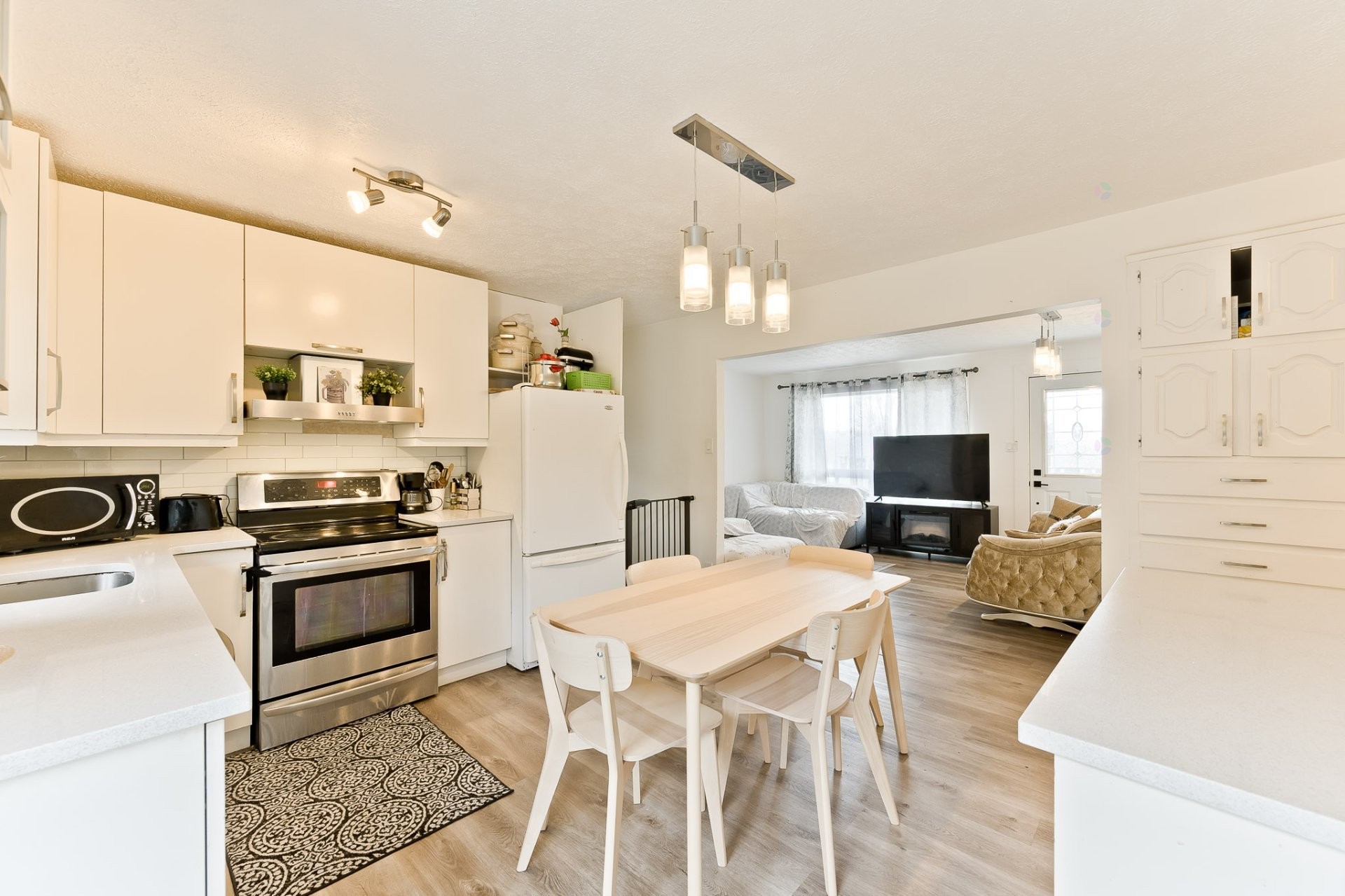









4075


Rue de la Prairie

,
Sherbrooke (Les Nations),




QC
J1L1L3

