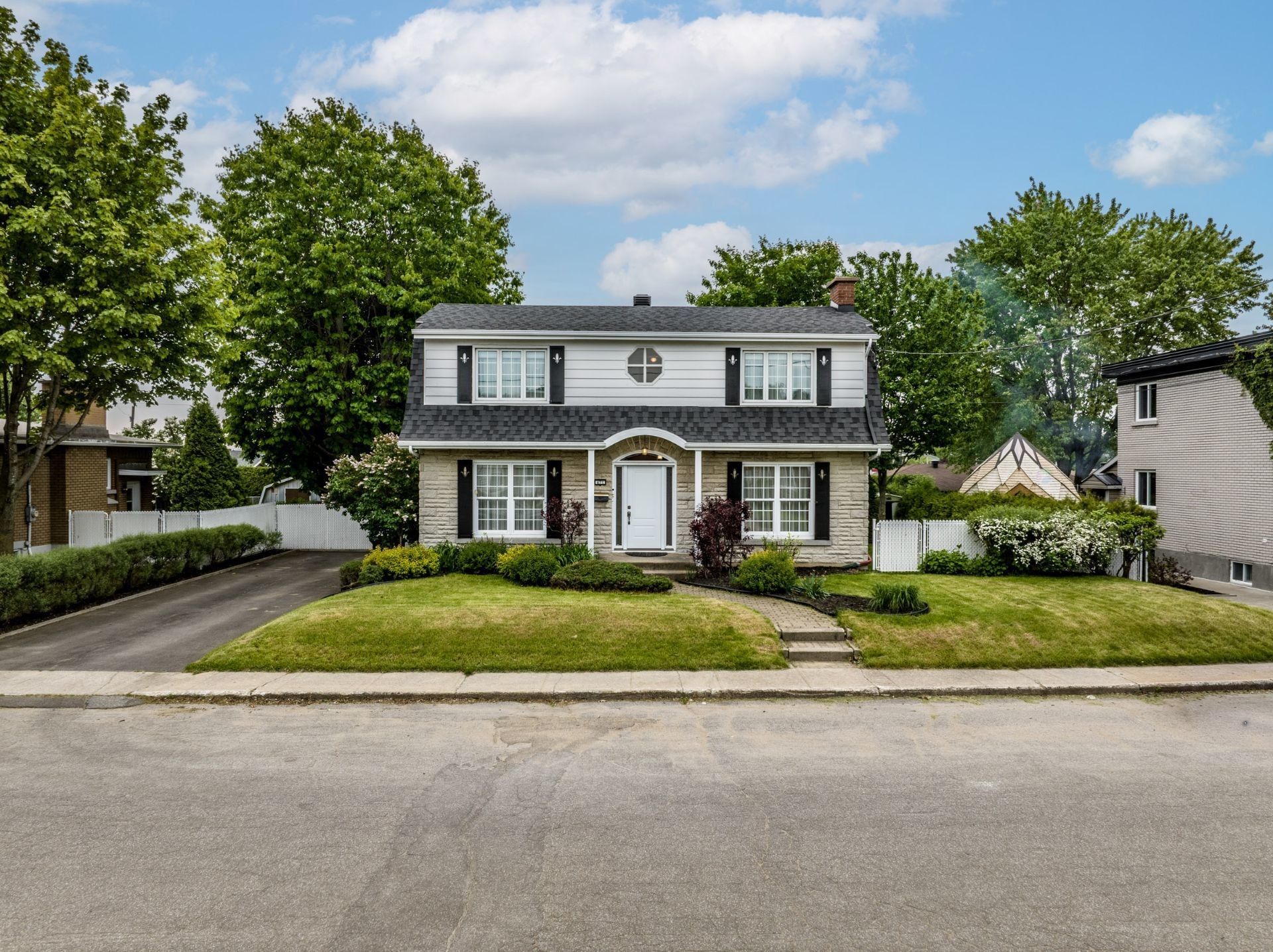 









471


Rue Gélinas

,
Trois-Rivières,




QC
G8T7E4

