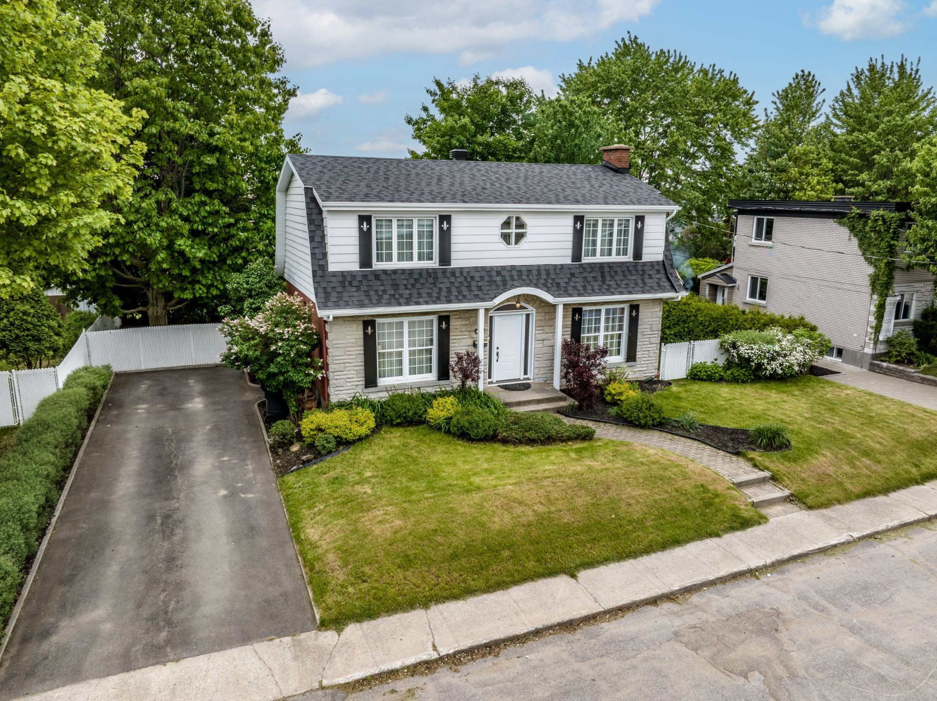 









471


Rue Gélinas

,
Trois-Rivières,




QC
G8T7E4

