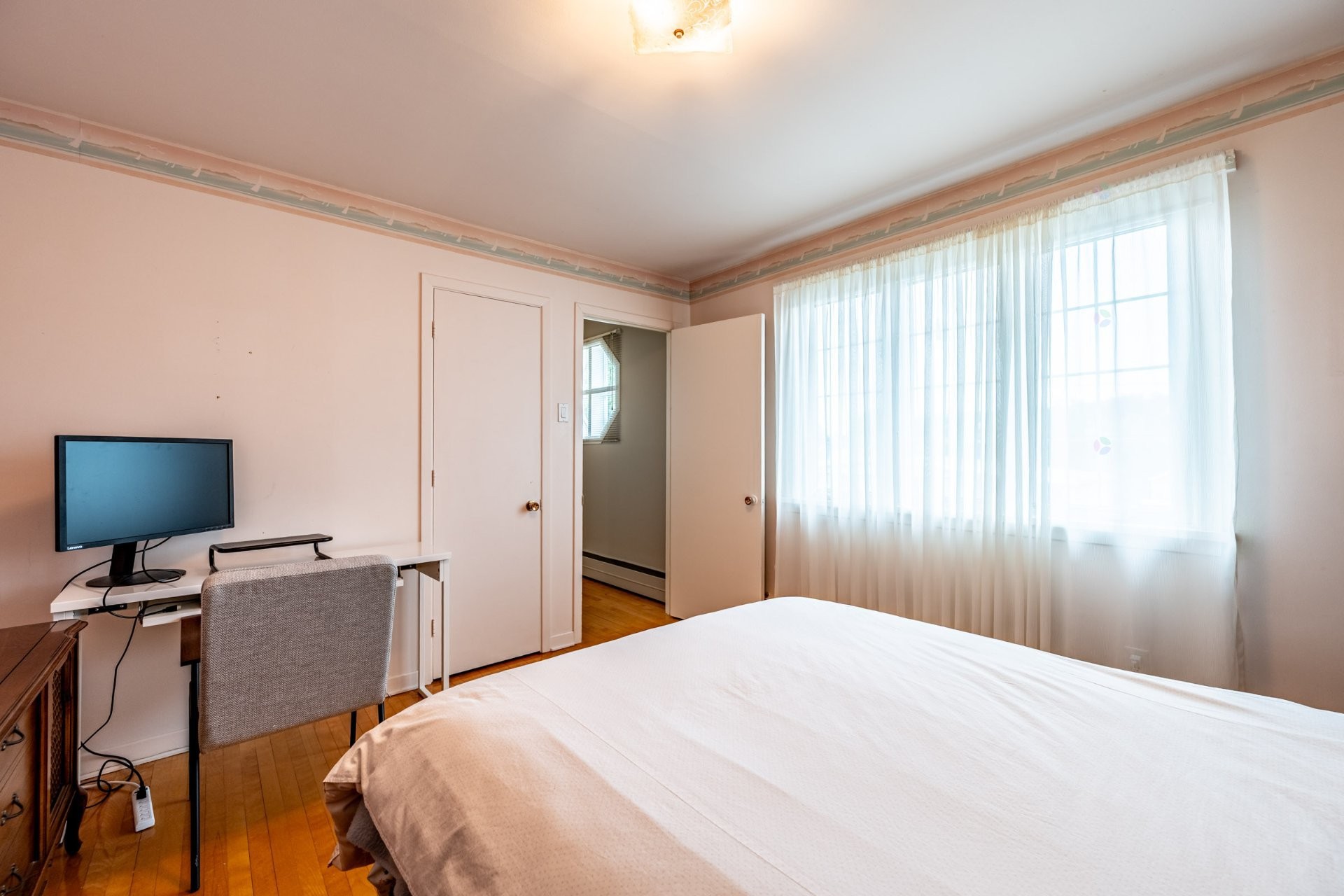 









471


Rue Gélinas

,
Trois-Rivières,




QC
G8T7E4

