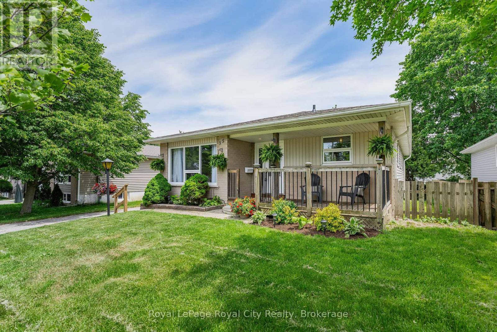 












35 EASTVIEW ROAD

,
Guelph (Grange Road),




Ontario
N1E6J7

