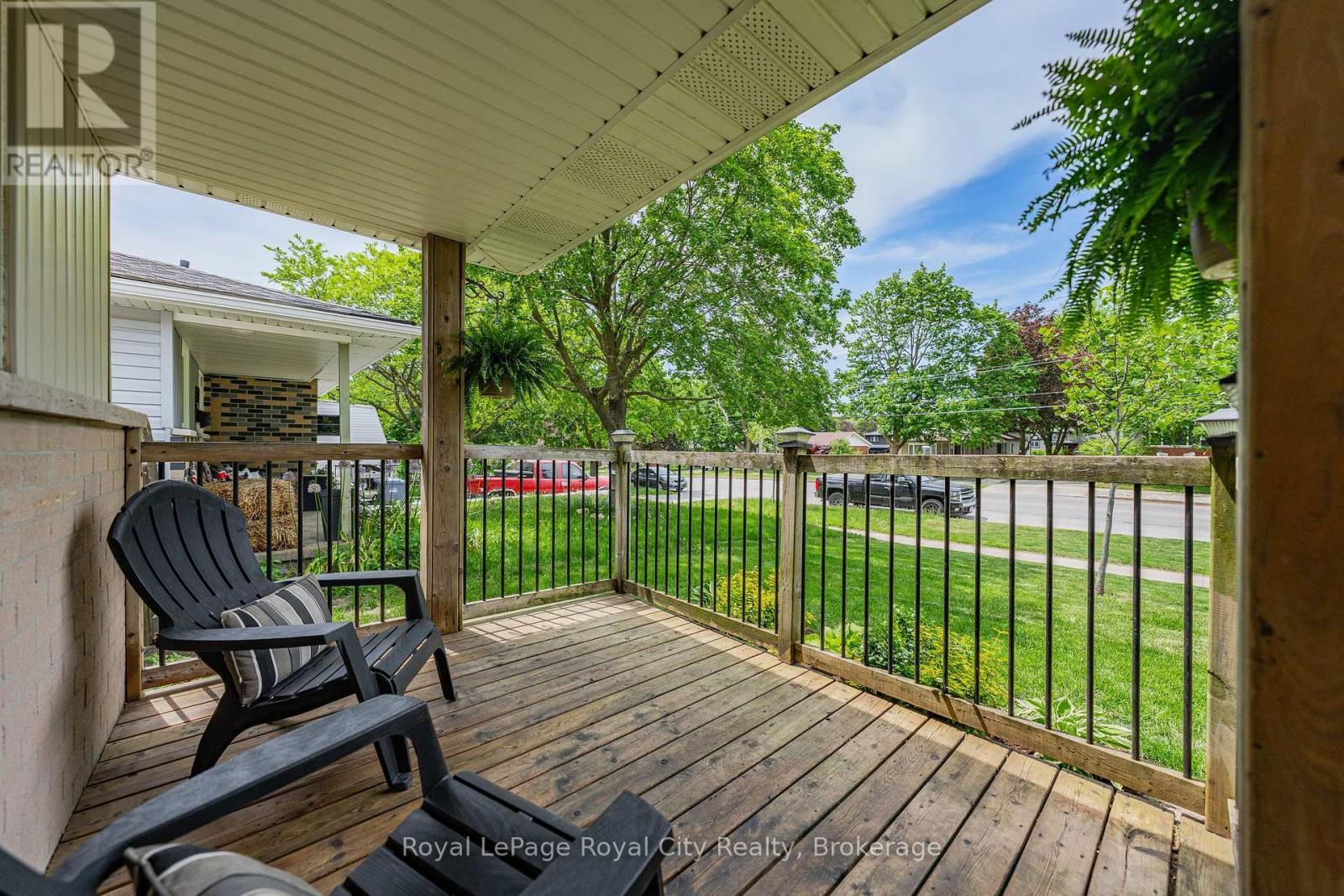 












35 EASTVIEW ROAD

,
Guelph (Grange Road),




Ontario
N1E6J7

