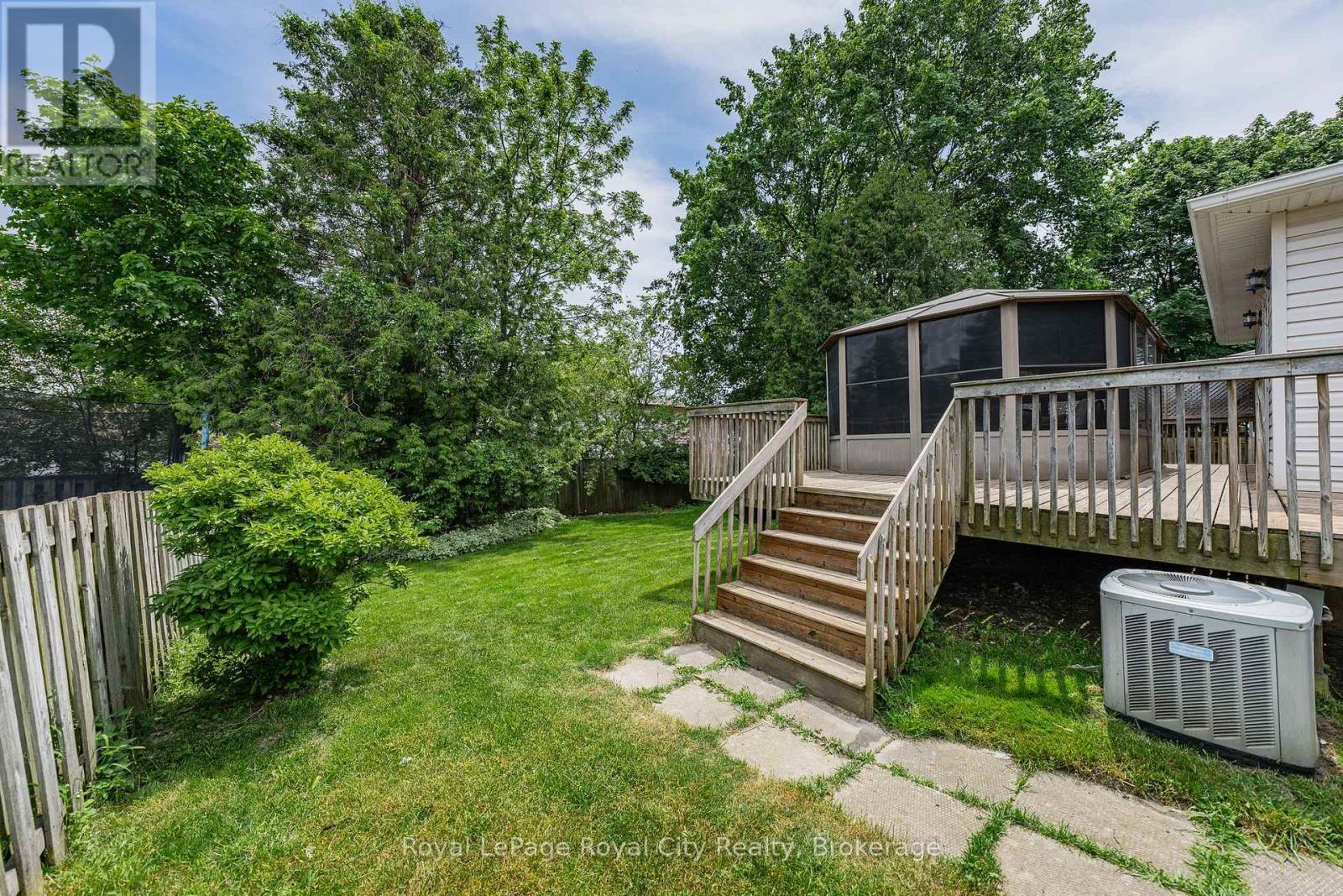 












35 EASTVIEW ROAD

,
Guelph (Grange Road),




Ontario
N1E6J7

