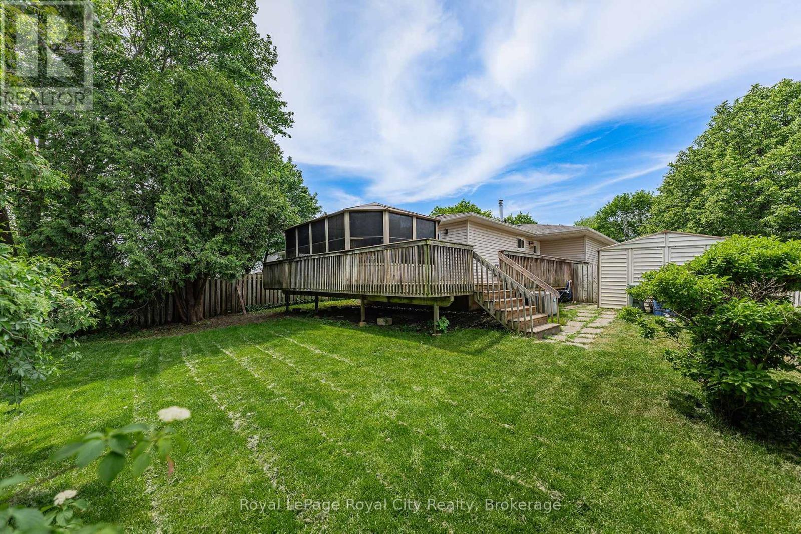












35 EASTVIEW ROAD

,
Guelph (Grange Road),




Ontario
N1E6J7

