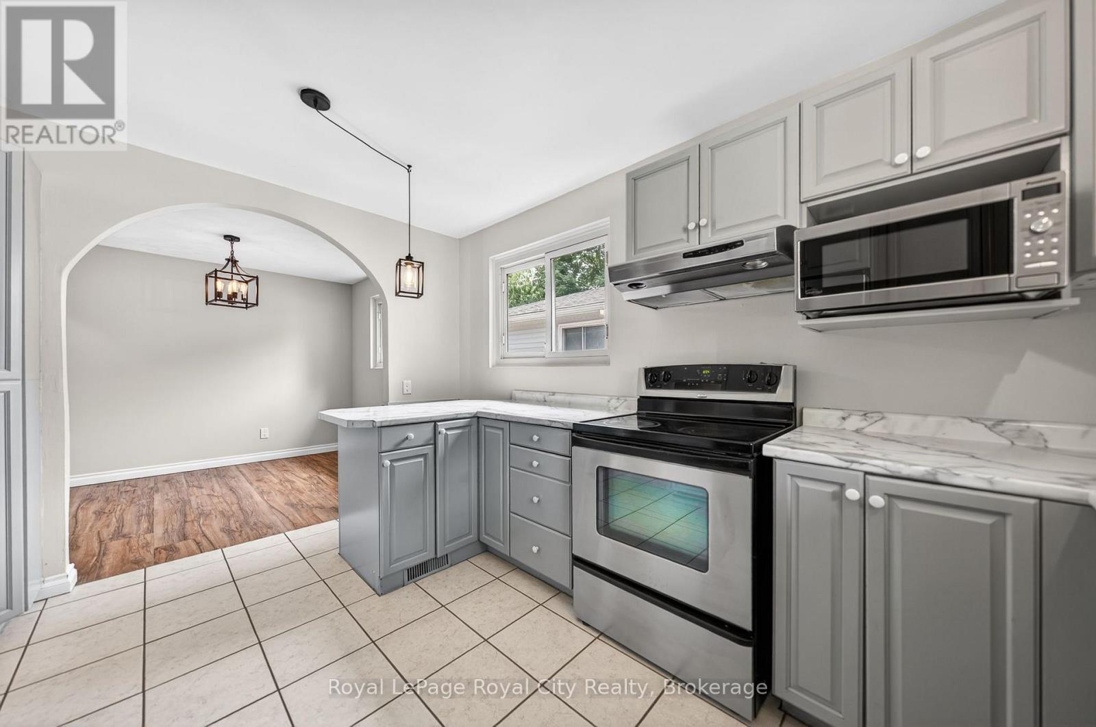 












35 EASTVIEW ROAD

,
Guelph (Grange Road),




Ontario
N1E6J7


