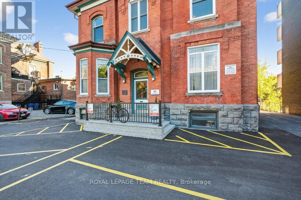 












260 SOMERSET STREET W

,
Ottawa,




Ontario
K2P0J6

