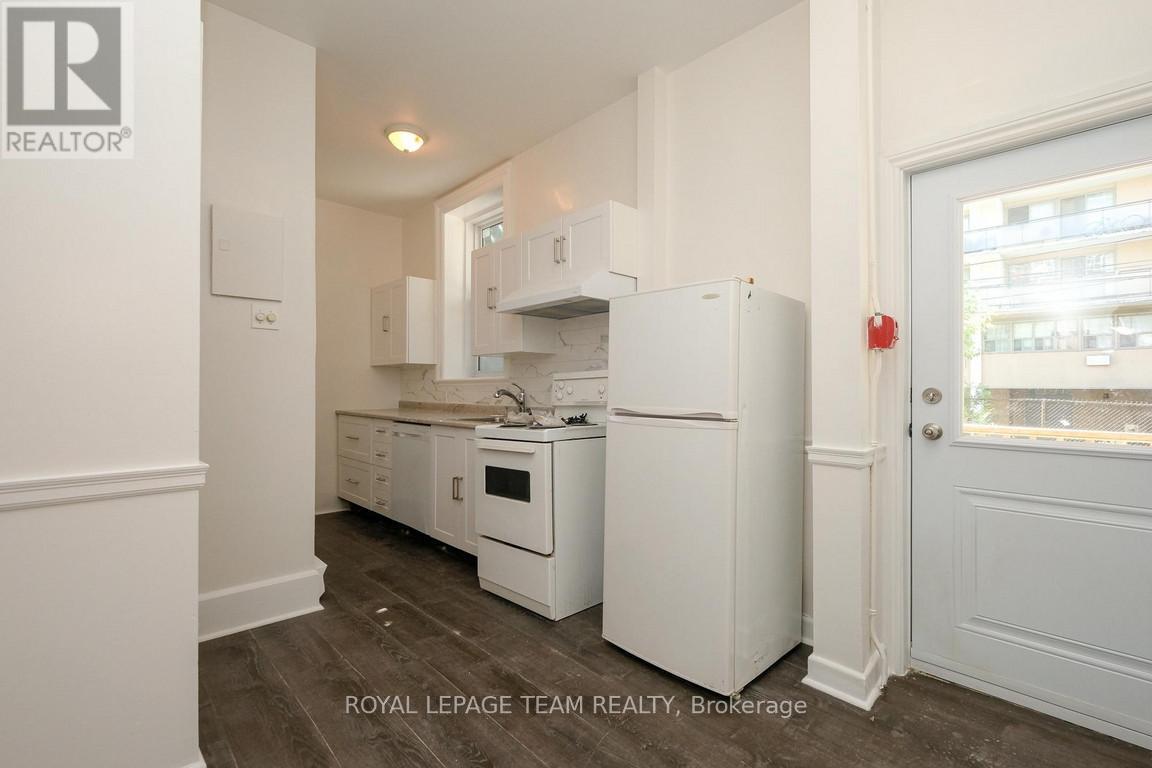 












260 SOMERSET STREET W

,
Ottawa,




Ontario
K2P0J6

