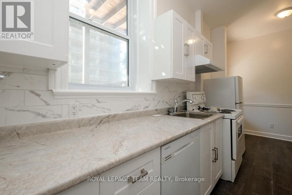 












260 SOMERSET STREET W

,
Ottawa,




Ontario
K2P0J6

