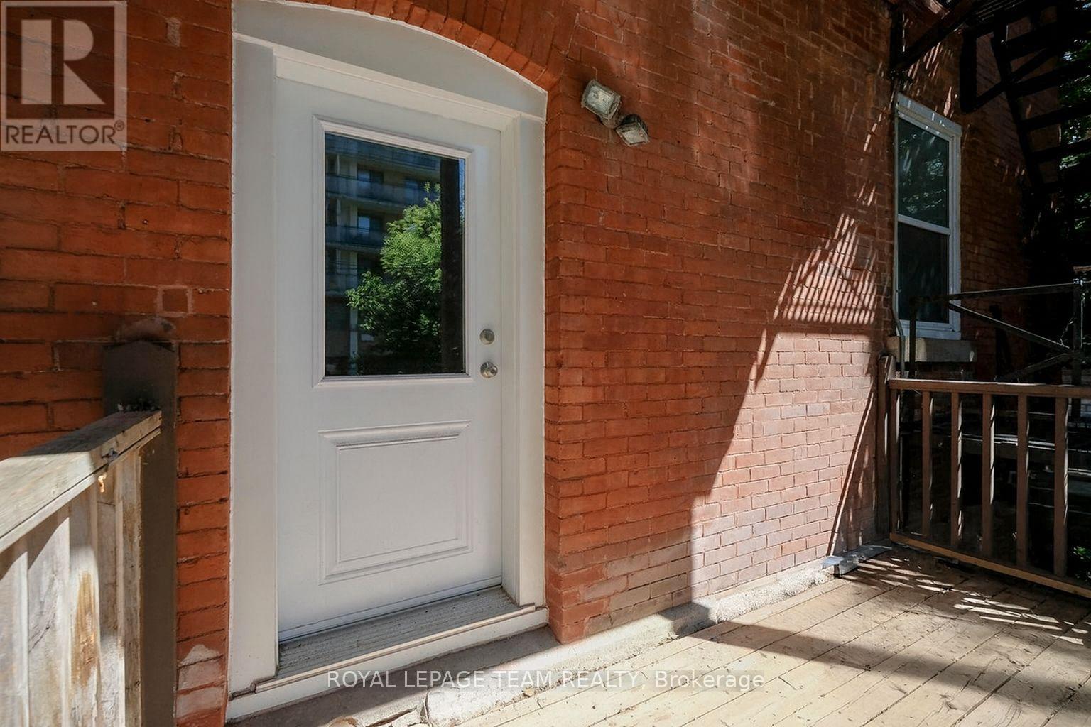 












260 SOMERSET STREET W

,
Ottawa,




Ontario
K2P0J6

