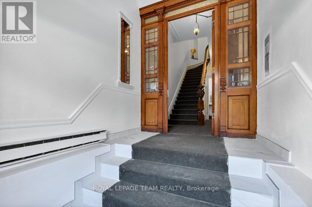 












260 SOMERSET STREET W

,
Ottawa,




Ontario
K2P0J6

