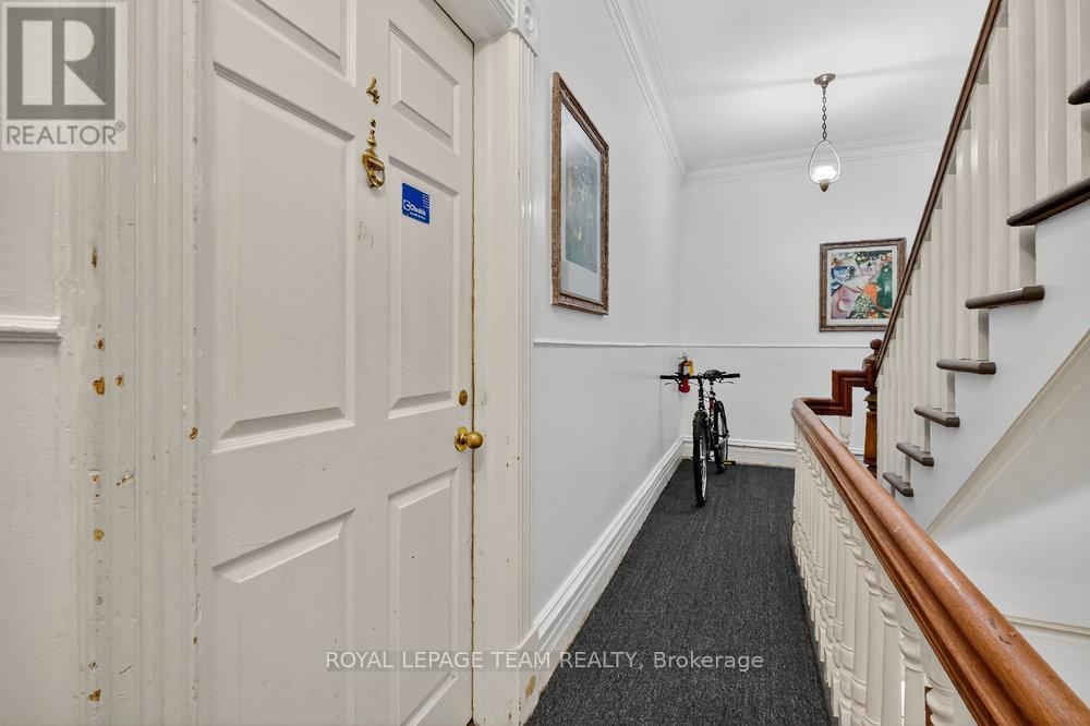 












260 SOMERSET STREET W

,
Ottawa,




Ontario
K2P0J6

