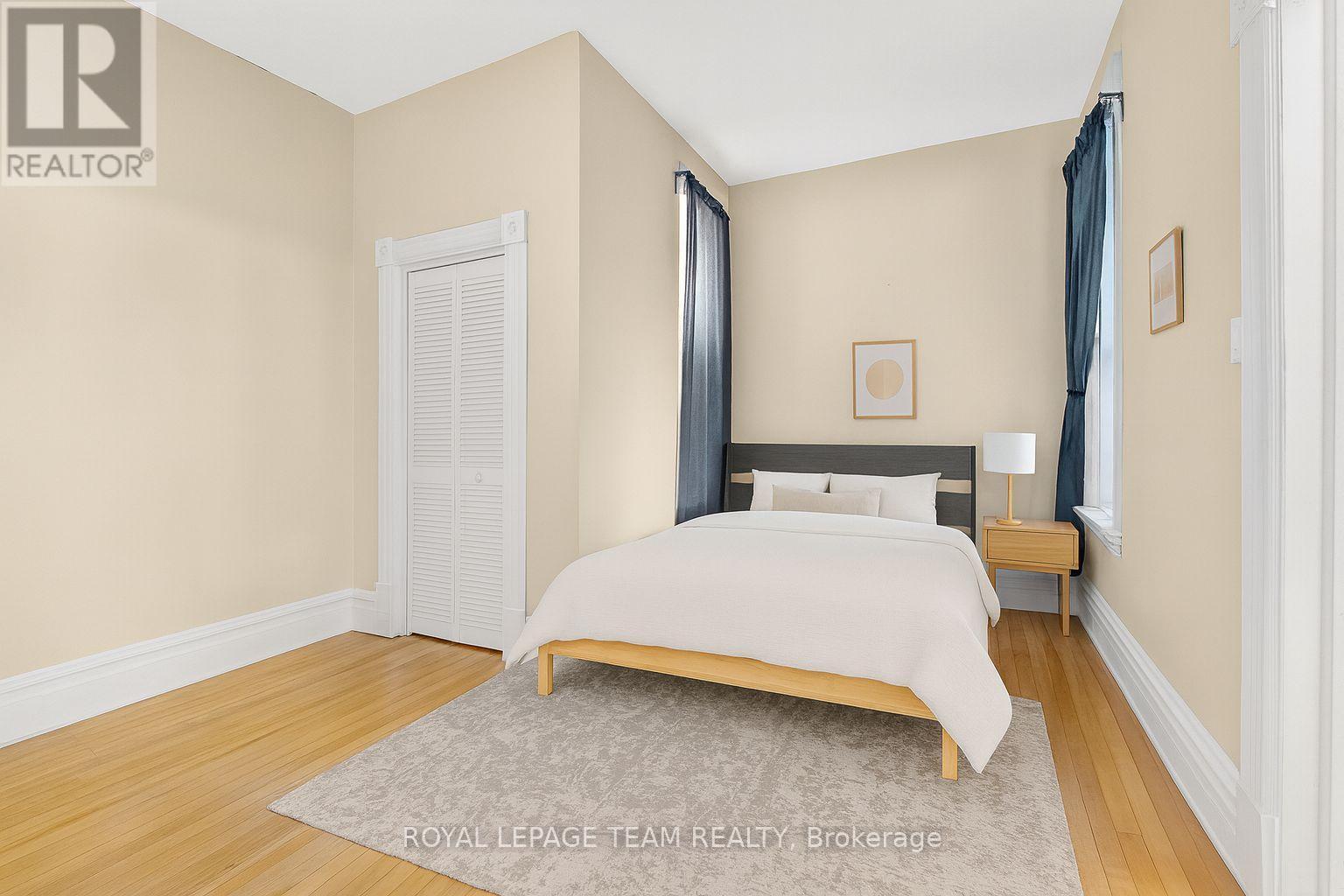 












260 SOMERSET STREET W

,
Ottawa,




Ontario
K2P0J6

