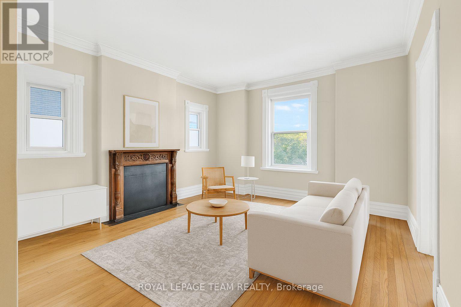 












260 SOMERSET STREET W

,
Ottawa,




Ontario
K2P0J6

