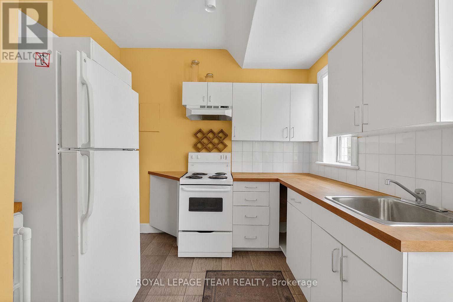 












260 SOMERSET STREET W

,
Ottawa,




Ontario
K2P0J6

