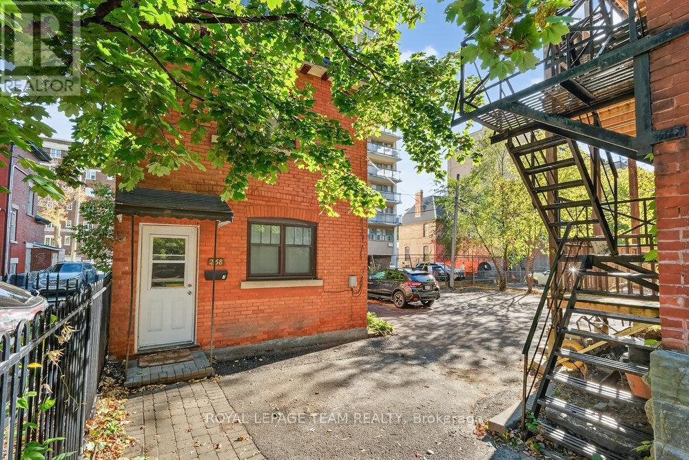 












260 SOMERSET STREET W

,
Ottawa,




Ontario
K2P0J6

