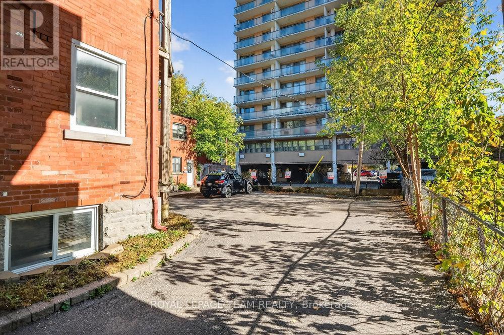 












260 SOMERSET STREET W

,
Ottawa,




Ontario
K2P0J6

