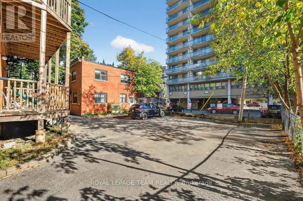 












260 SOMERSET STREET W

,
Ottawa,




Ontario
K2P0J6

