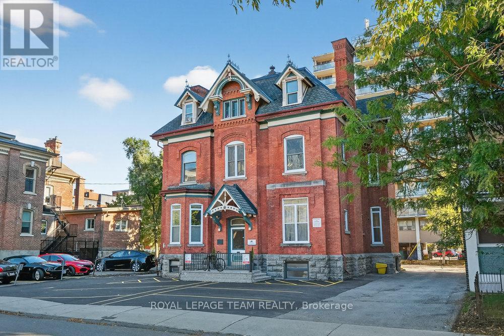 












260 SOMERSET STREET W

,
Ottawa,




Ontario
K2P0J6

