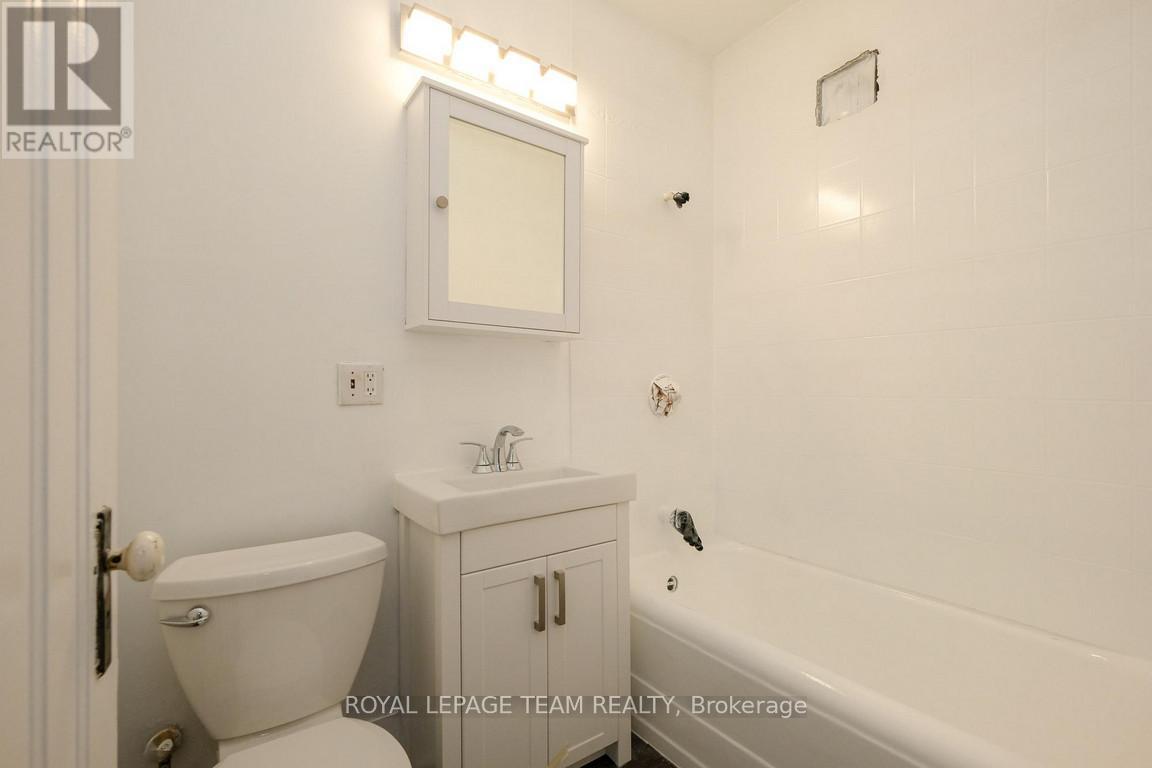 












260 SOMERSET STREET W

,
Ottawa,




Ontario
K2P0J6

