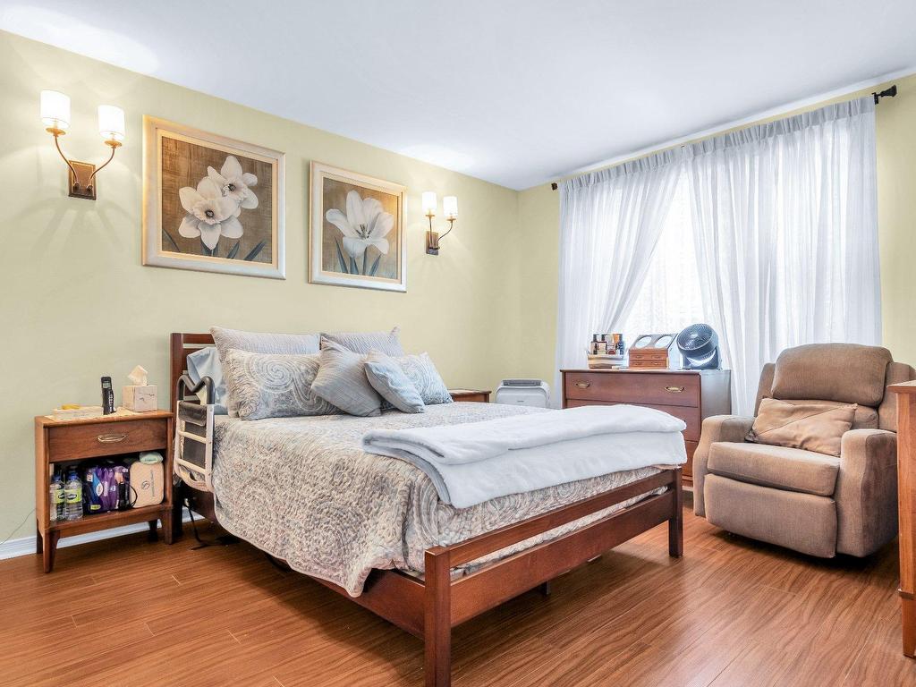 









18436


Rue du Manoir

,
Pierrefonds-Roxboro (Montréal),




QC
H9K1J3

