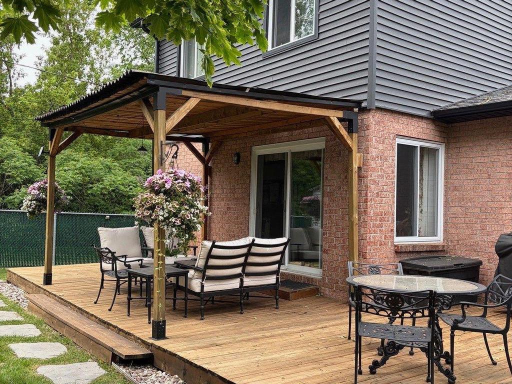 









18436


Rue du Manoir

,
Pierrefonds-Roxboro (Montréal),




QC
H9K1J3

