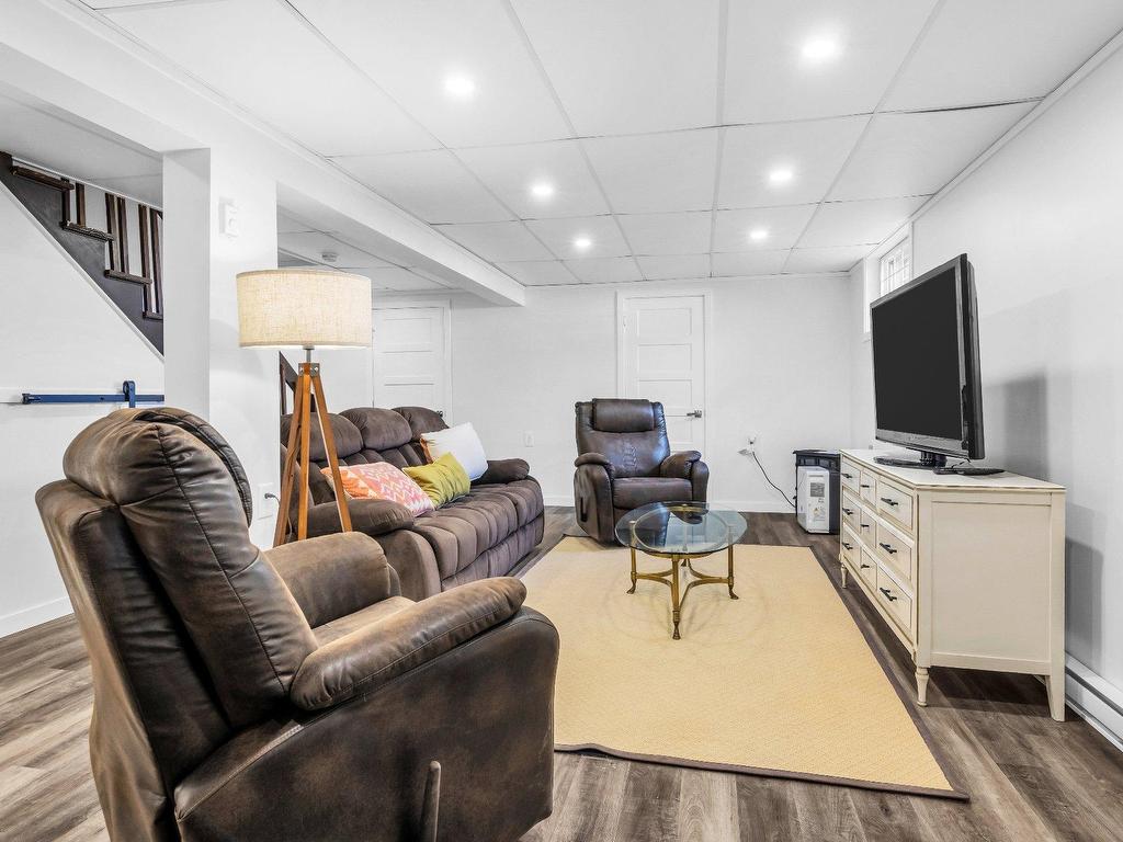 









18436


Rue du Manoir

,
Pierrefonds-Roxboro (Montréal),




QC
H9K1J3

