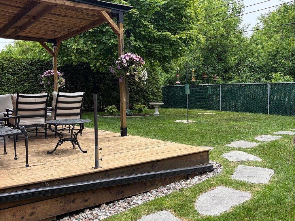 









18436


Rue du Manoir

,
Pierrefonds-Roxboro (Montréal),




QC
H9K1J3

