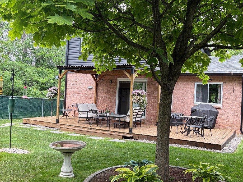









18436


Rue du Manoir

,
Pierrefonds-Roxboro (Montréal),




QC
H9K1J3

