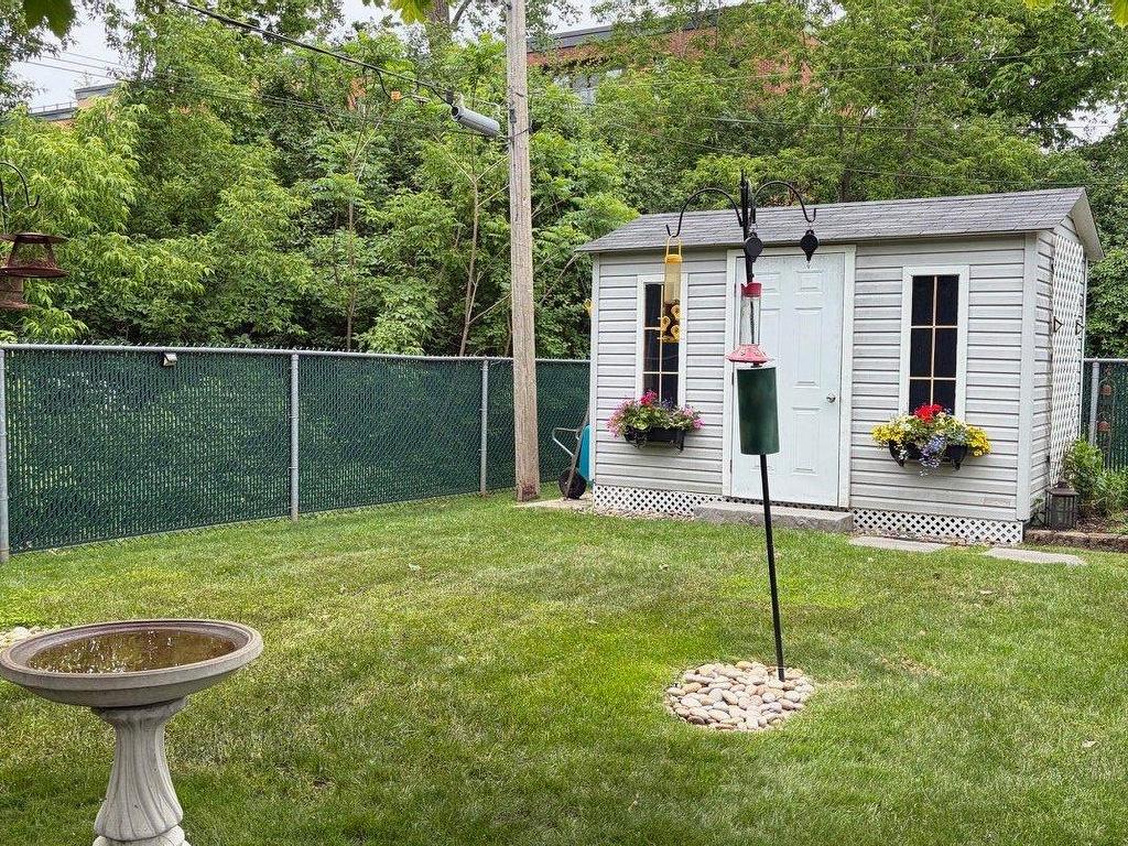 









18436


Rue du Manoir

,
Pierrefonds-Roxboro (Montréal),




QC
H9K1J3

