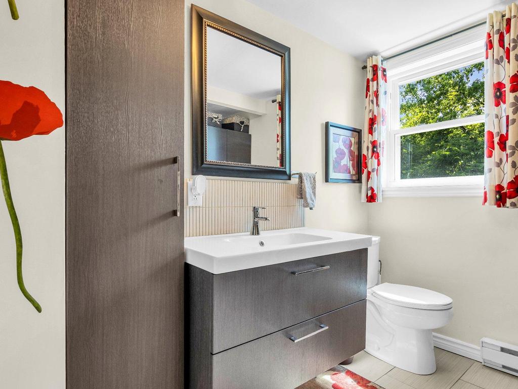 









18436


Rue du Manoir

,
Pierrefonds-Roxboro (Montréal),




QC
H9K1J3

